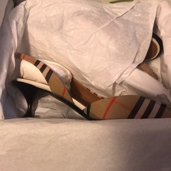 Burberry shoes - Picture 3 of 6